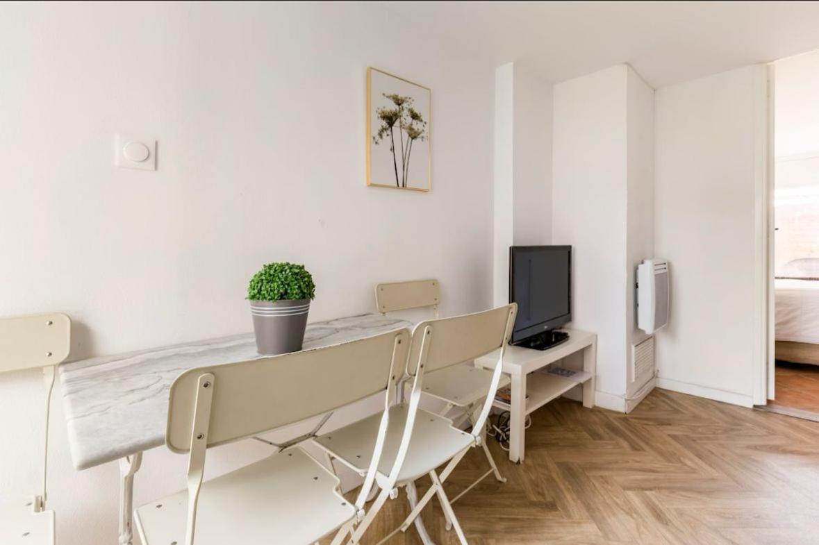 Escapade Pres De Lille - Appartement Charmant Avec Terrasse Et Parking Privee Mons-en-Baroeul ภายนอก รูปภาพ