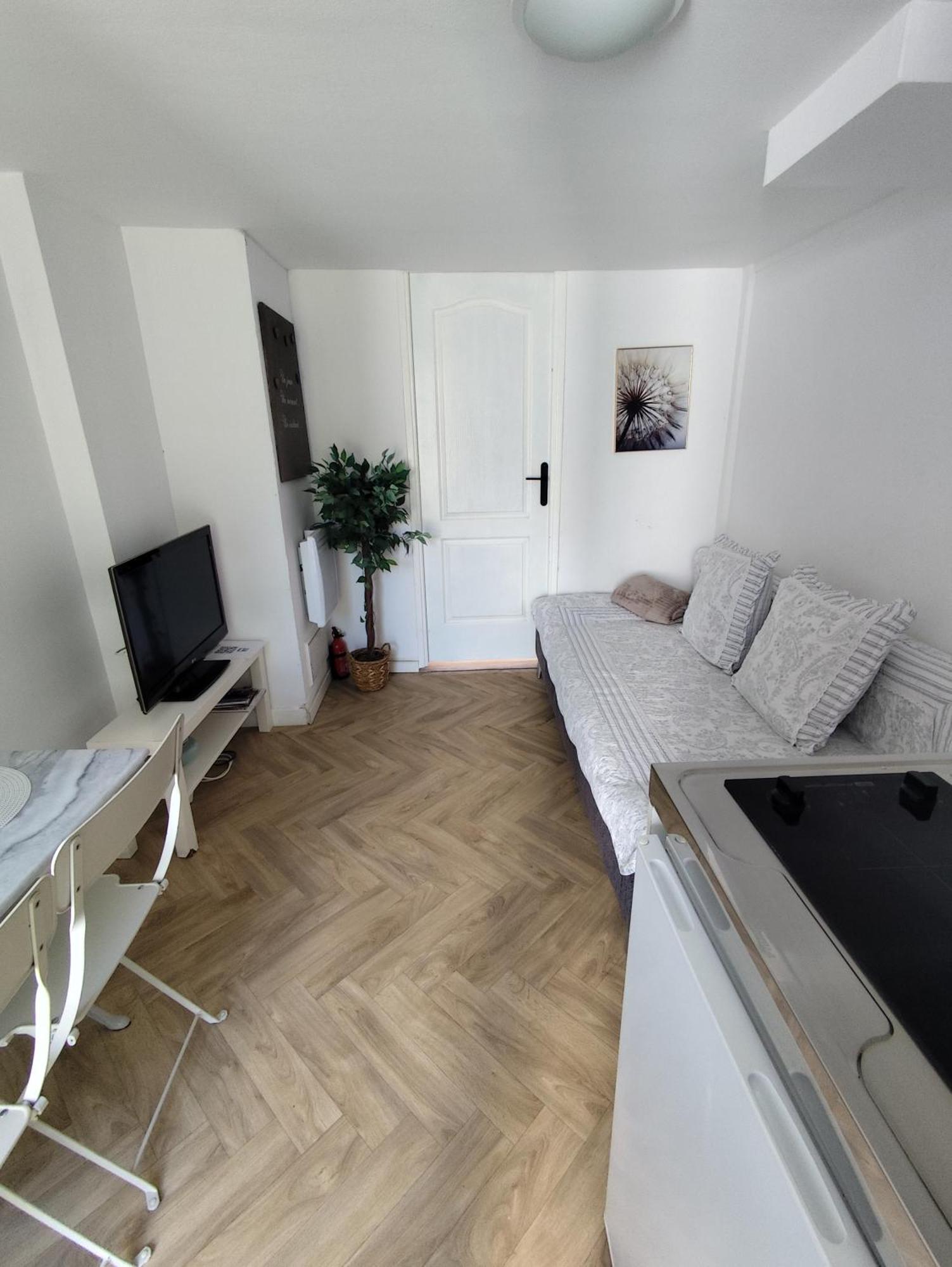 Escapade Pres De Lille - Appartement Charmant Avec Terrasse Et Parking Privee Mons-en-Baroeul ภายนอก รูปภาพ