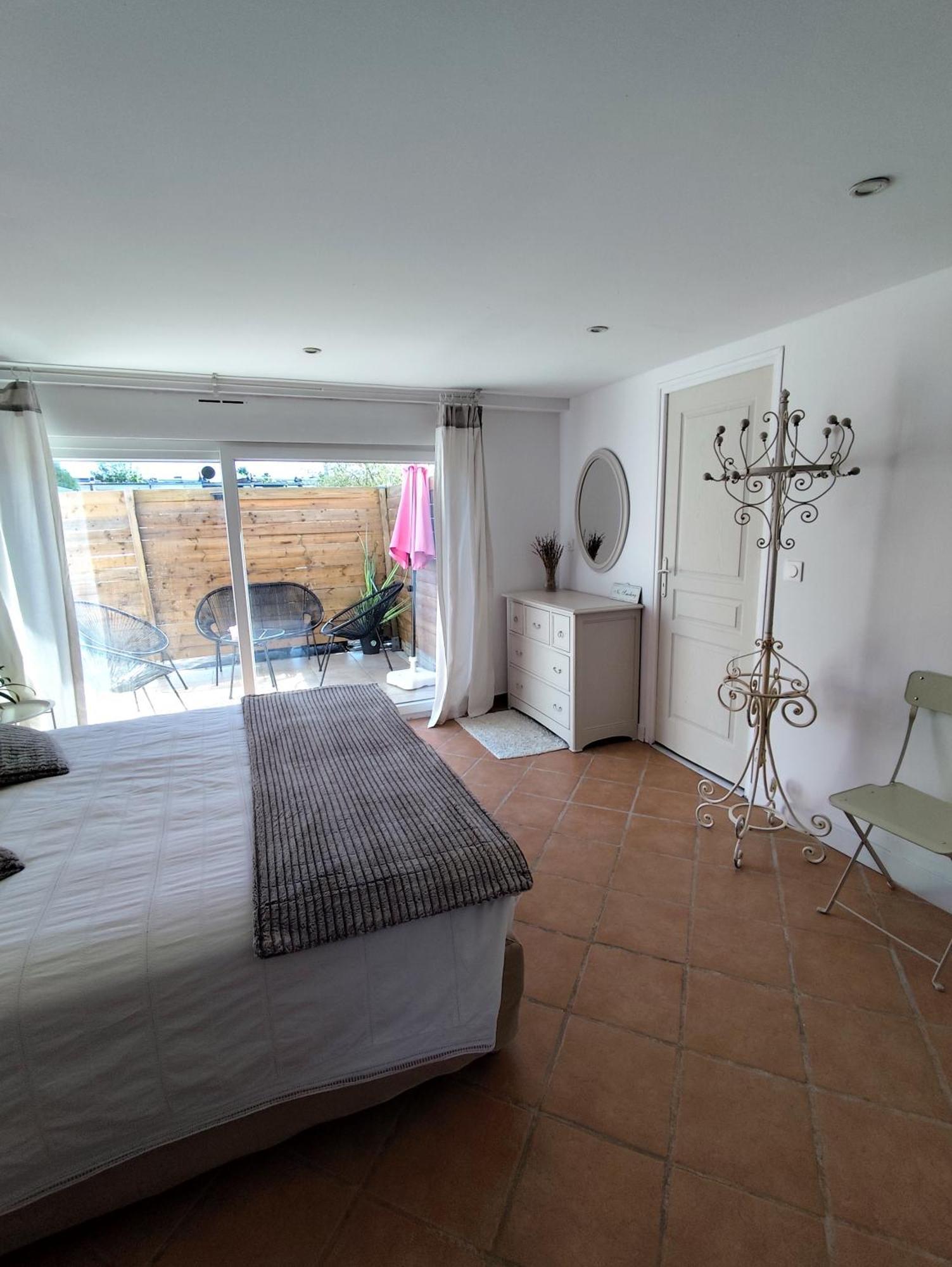 Escapade Pres De Lille - Appartement Charmant Avec Terrasse Et Parking Privee Mons-en-Baroeul ภายนอก รูปภาพ